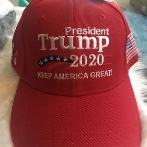 Trump 2020 hat RED